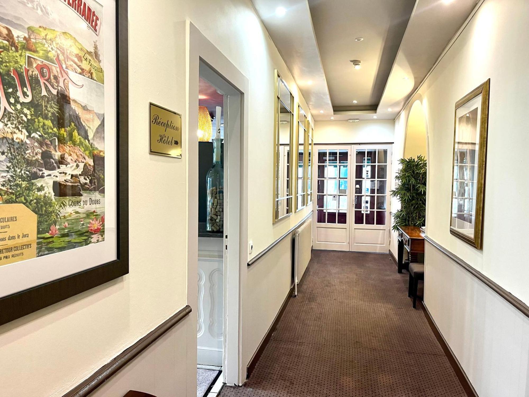 Logis Hotel Des Messageries Арбуа Екстер'єр фото