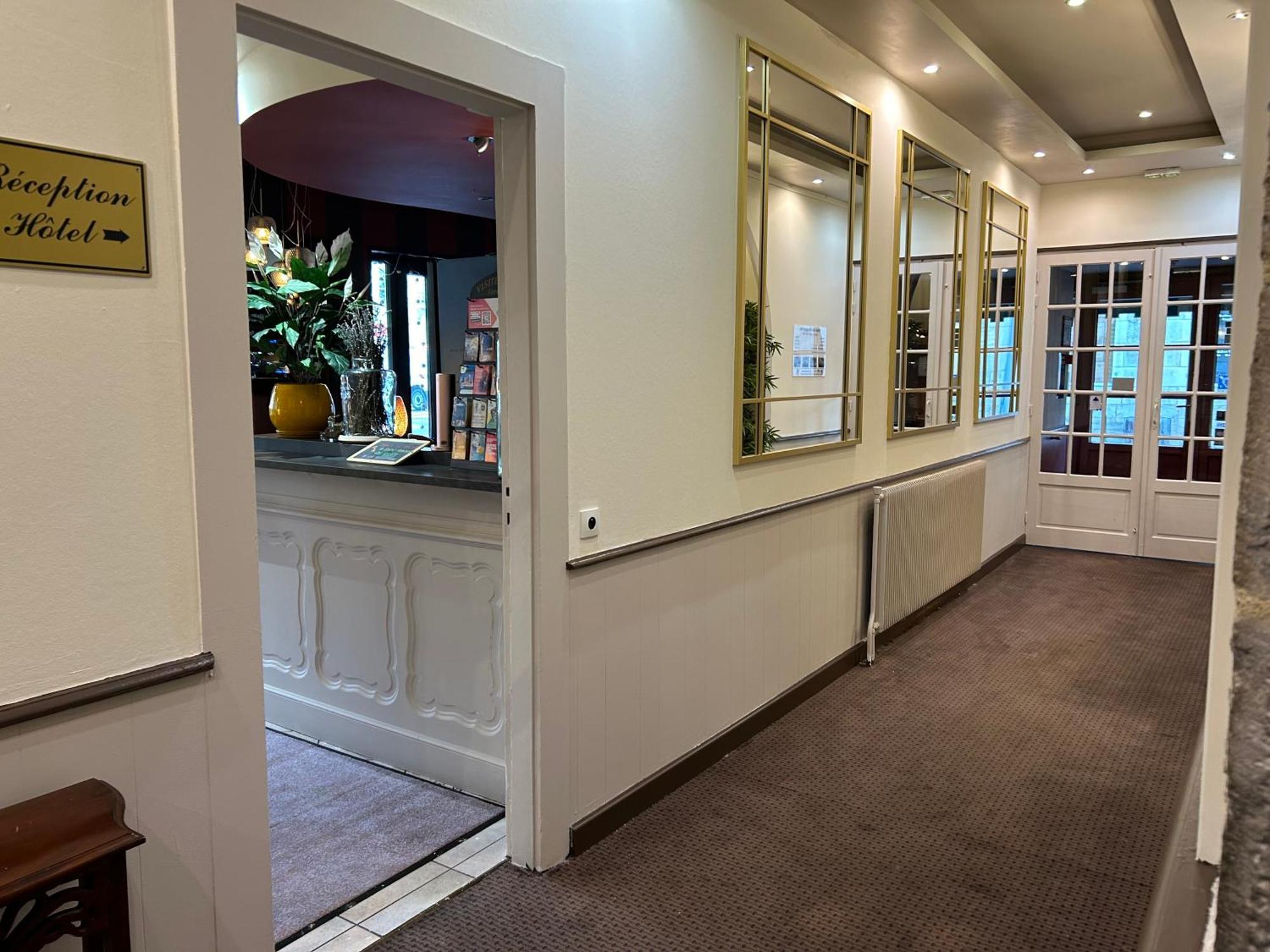 Logis Hotel Des Messageries Арбуа Екстер'єр фото