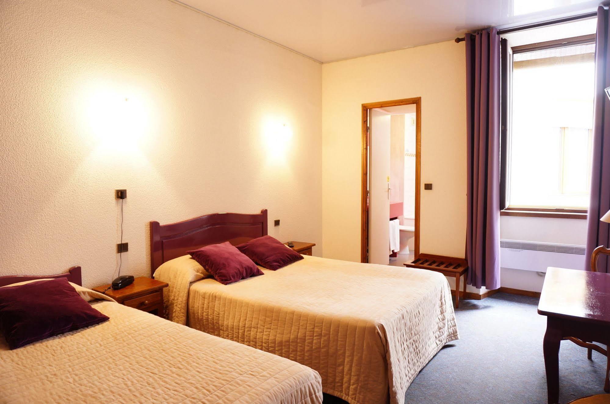Logis Hotel Des Messageries Арбуа Екстер'єр фото