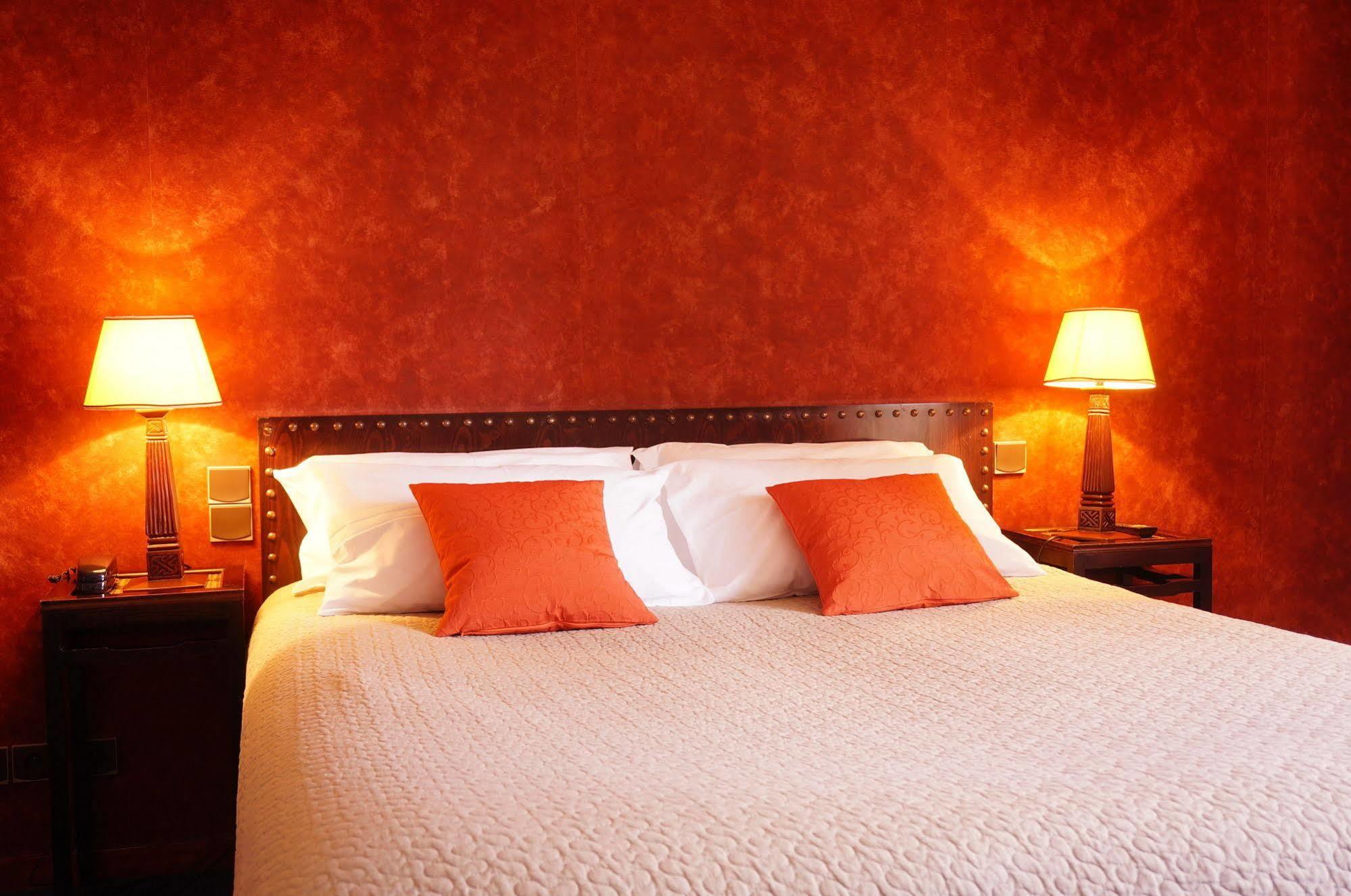Logis Hotel Des Messageries Арбуа Екстер'єр фото