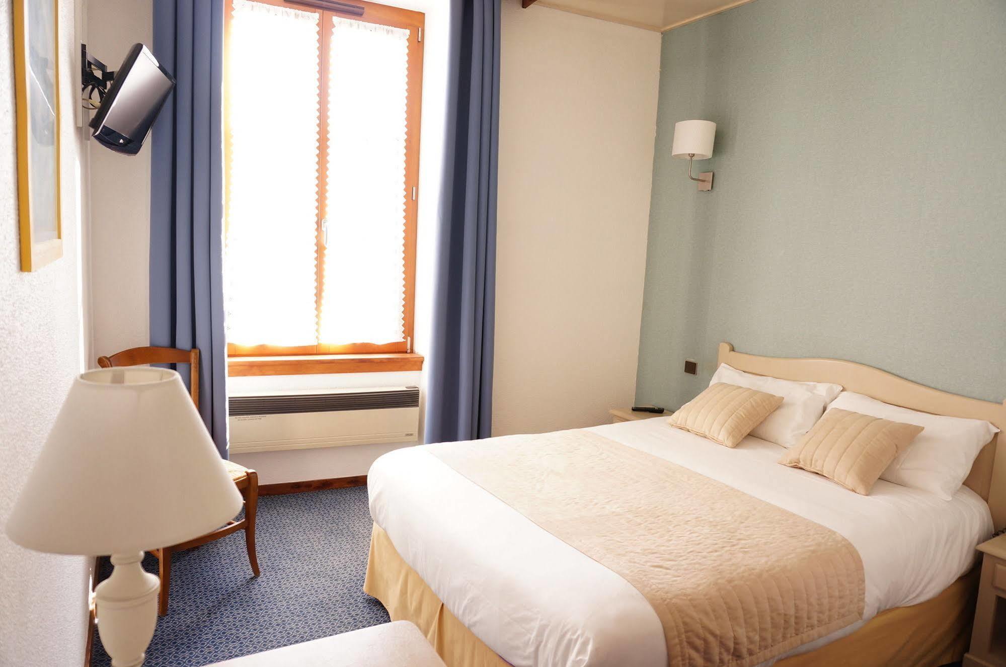 Logis Hotel Des Messageries Арбуа Екстер'єр фото