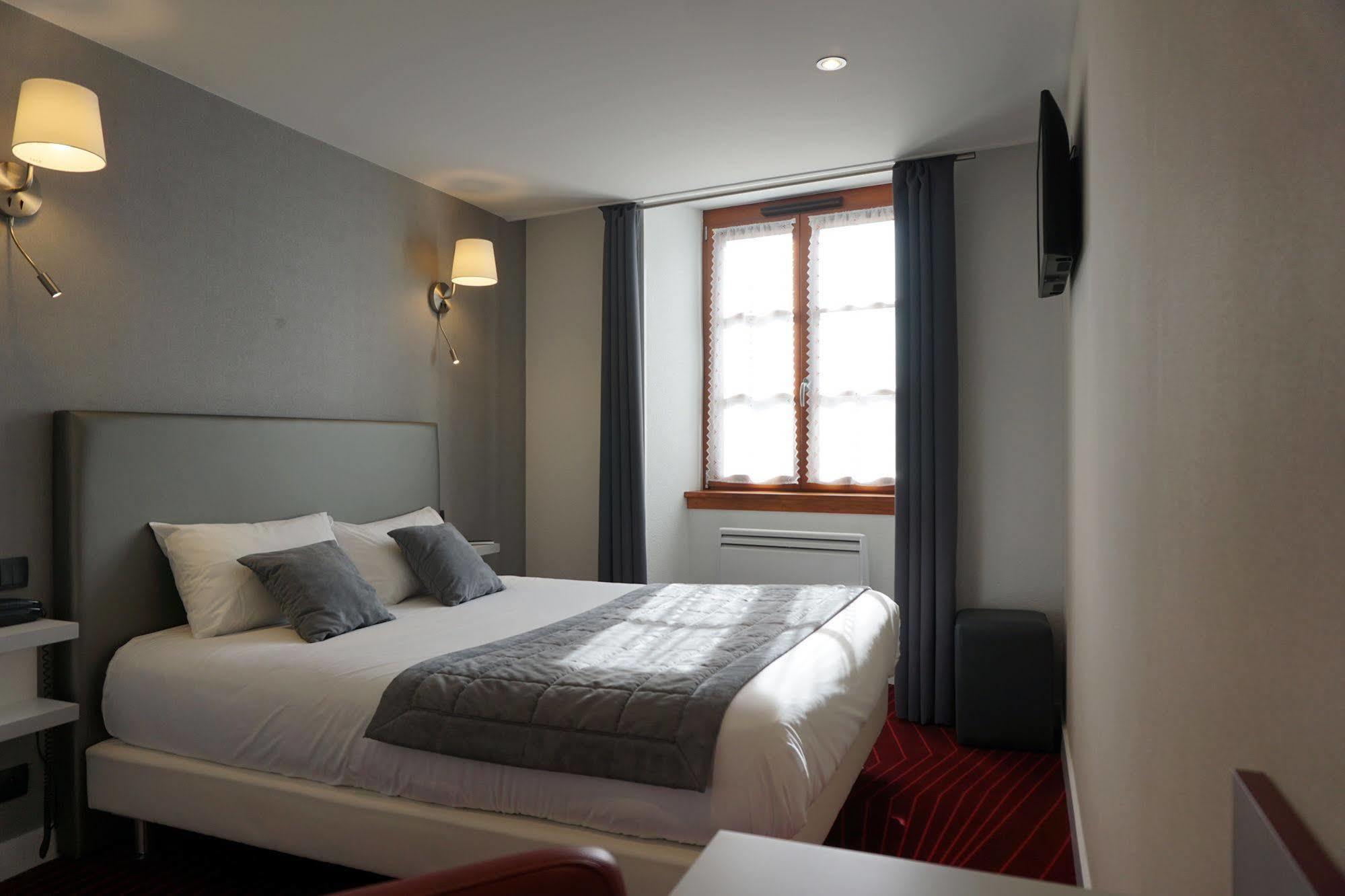 Logis Hotel Des Messageries Арбуа Екстер'єр фото
