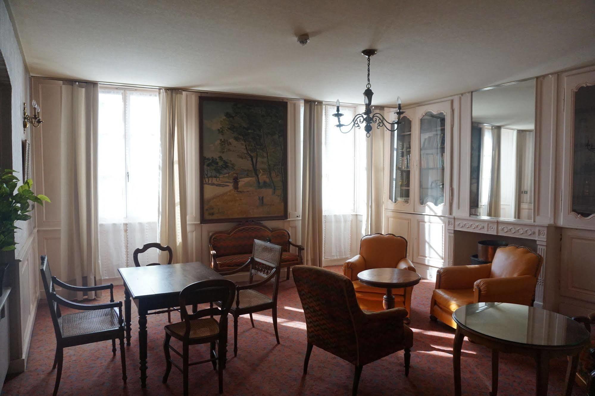 Logis Hotel Des Messageries Арбуа Екстер'єр фото