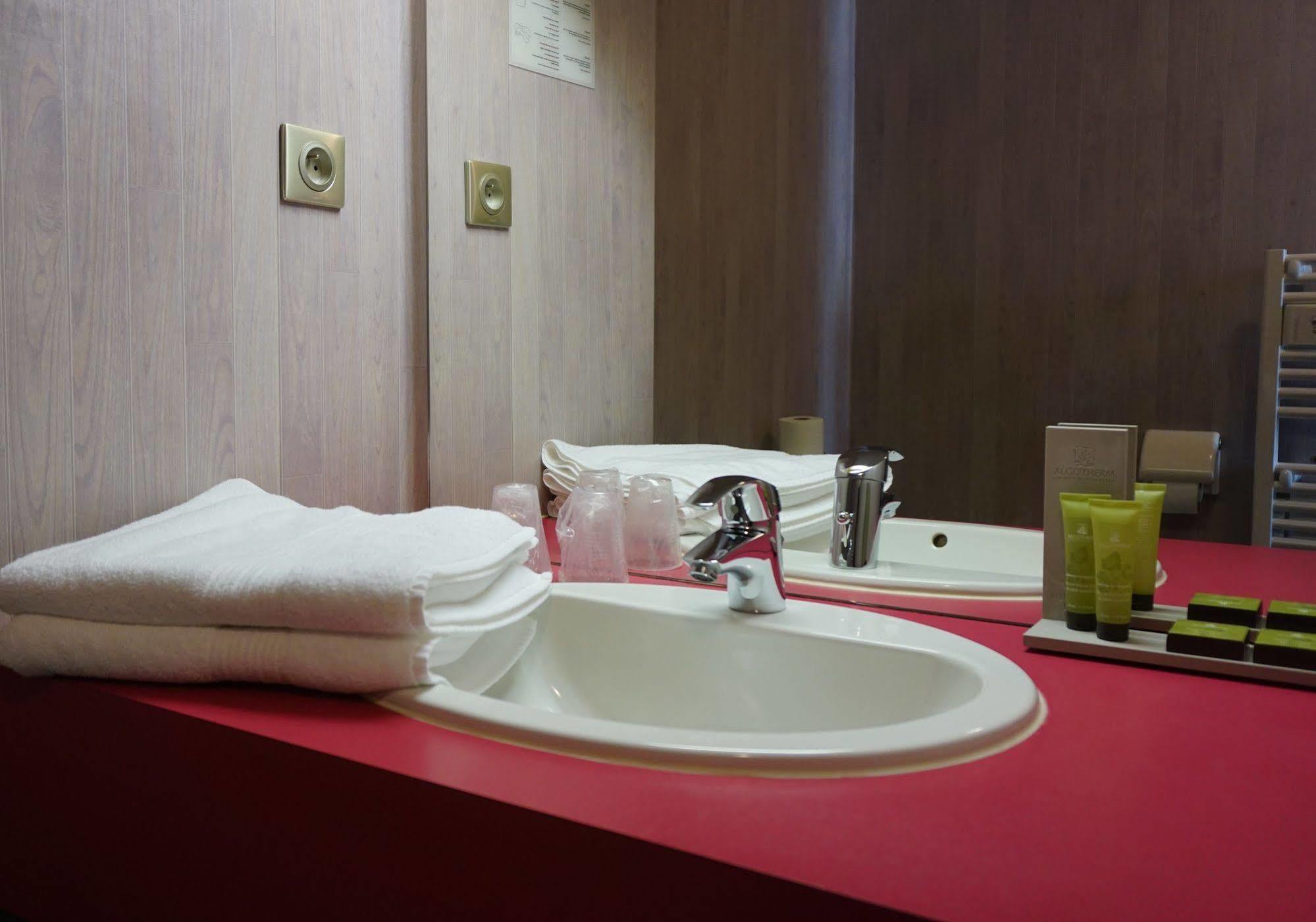 Logis Hotel Des Messageries Арбуа Екстер'єр фото