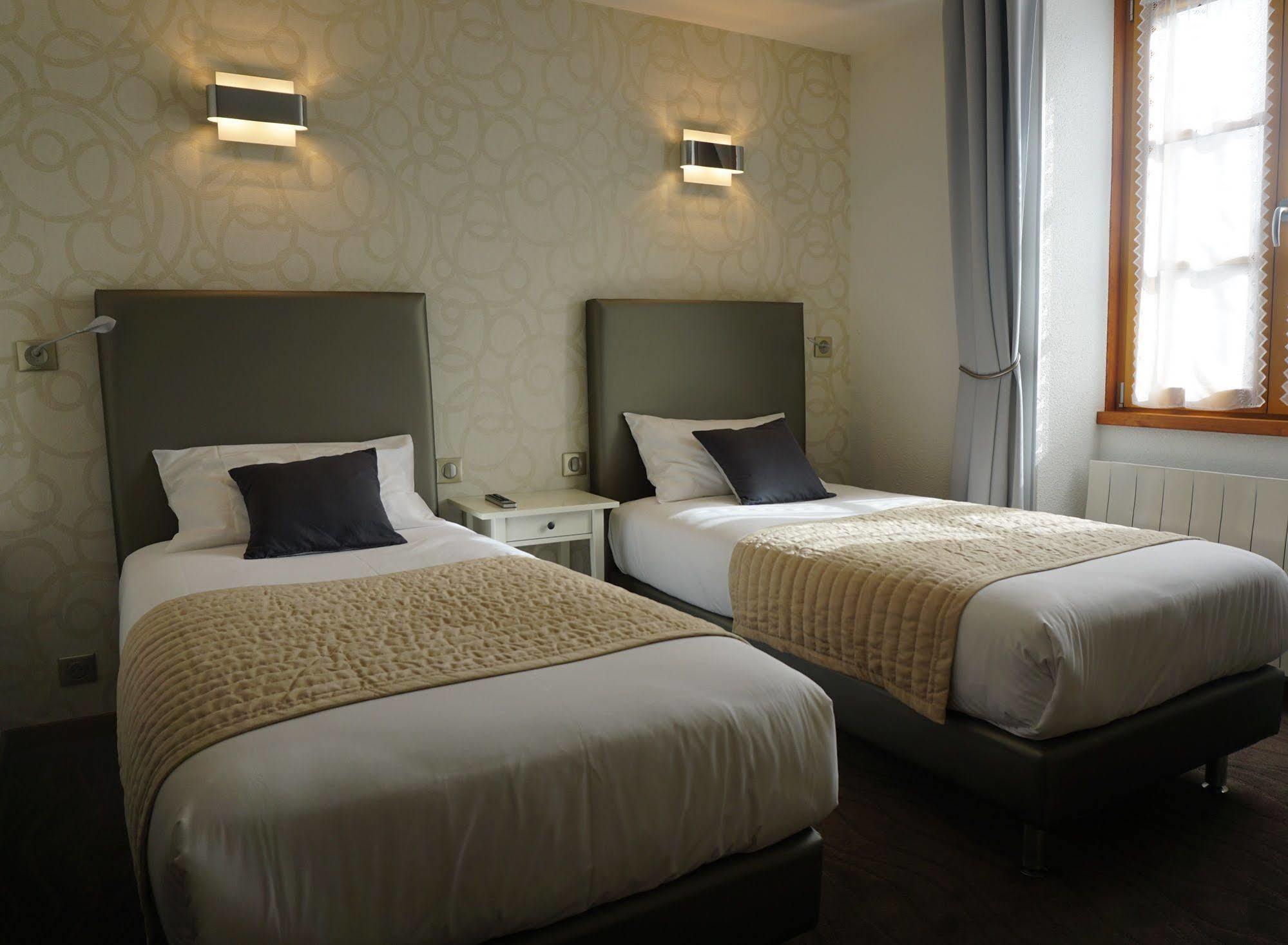 Logis Hotel Des Messageries Арбуа Екстер'єр фото