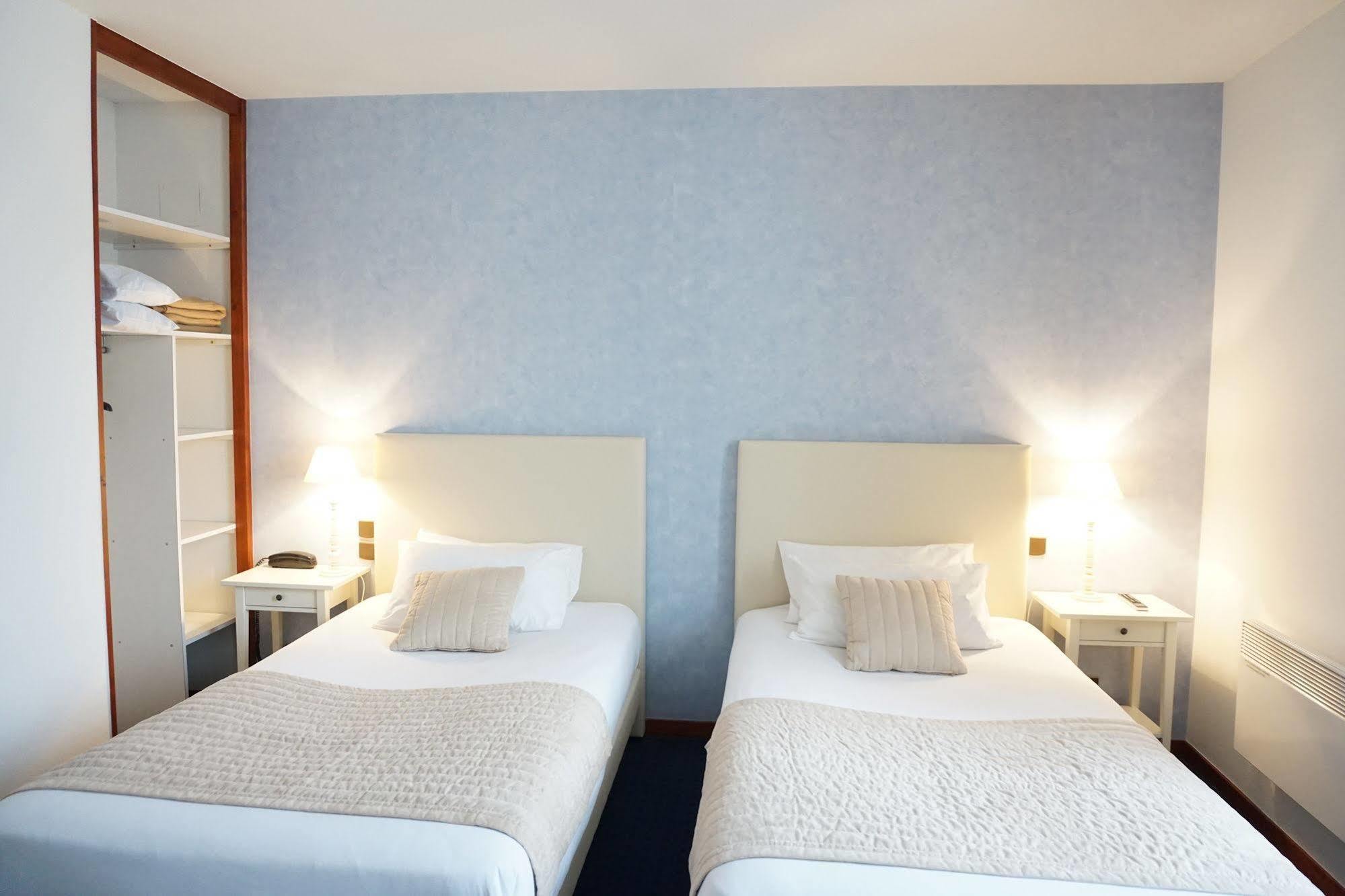 Logis Hotel Des Messageries Арбуа Екстер'єр фото